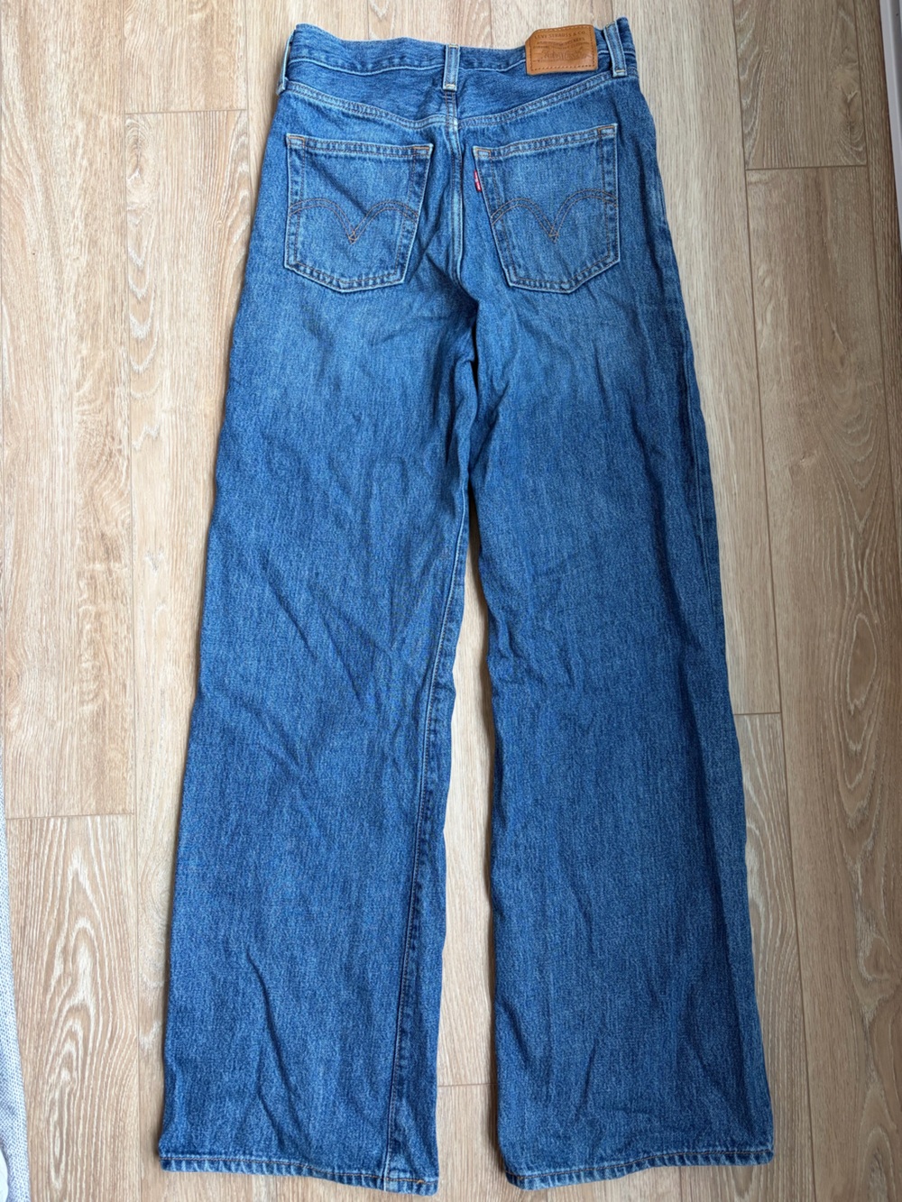 Levi’s Ribcage Wide Leg - Picture 3 of 4